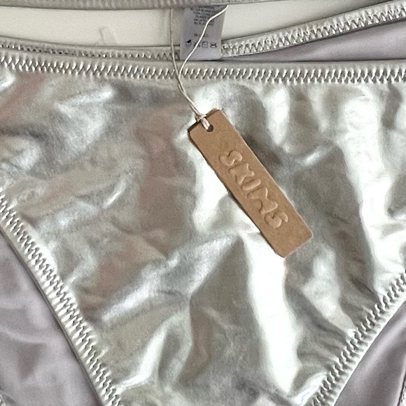 NWT SKIMS Metallic Silver Bandeau Bikini Set 2X - Picture 5 of 5